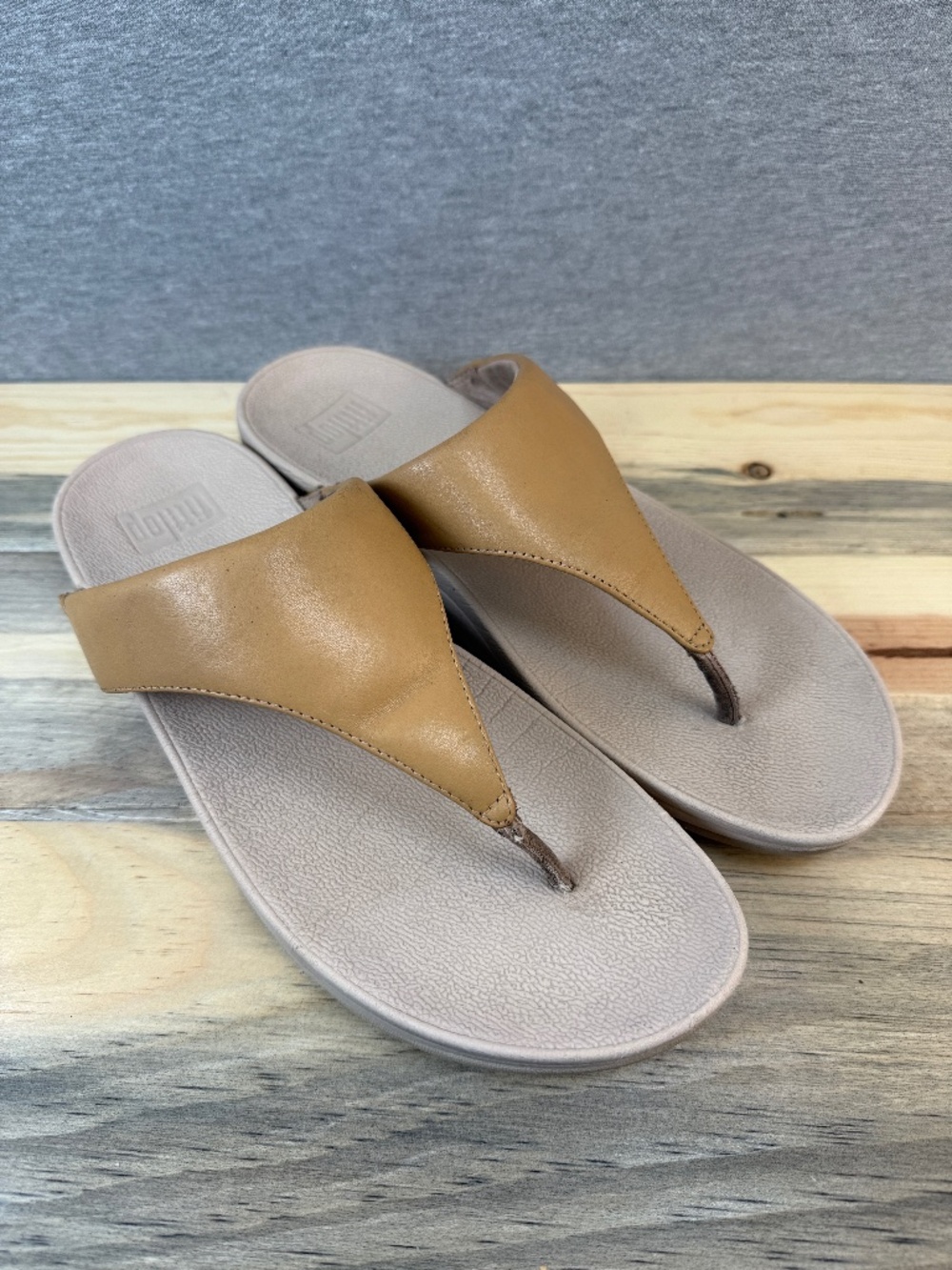 Fitflop Thong LuLu Cappuccino Leather Sandal Size 10 EU 42 Great Condition!